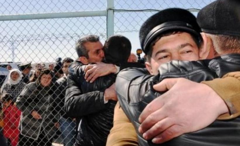 Амнистия выпустили. Помилование осужденных. Помилование фото. Осужденные Азербайджана. Заключённые в Азербайджан.